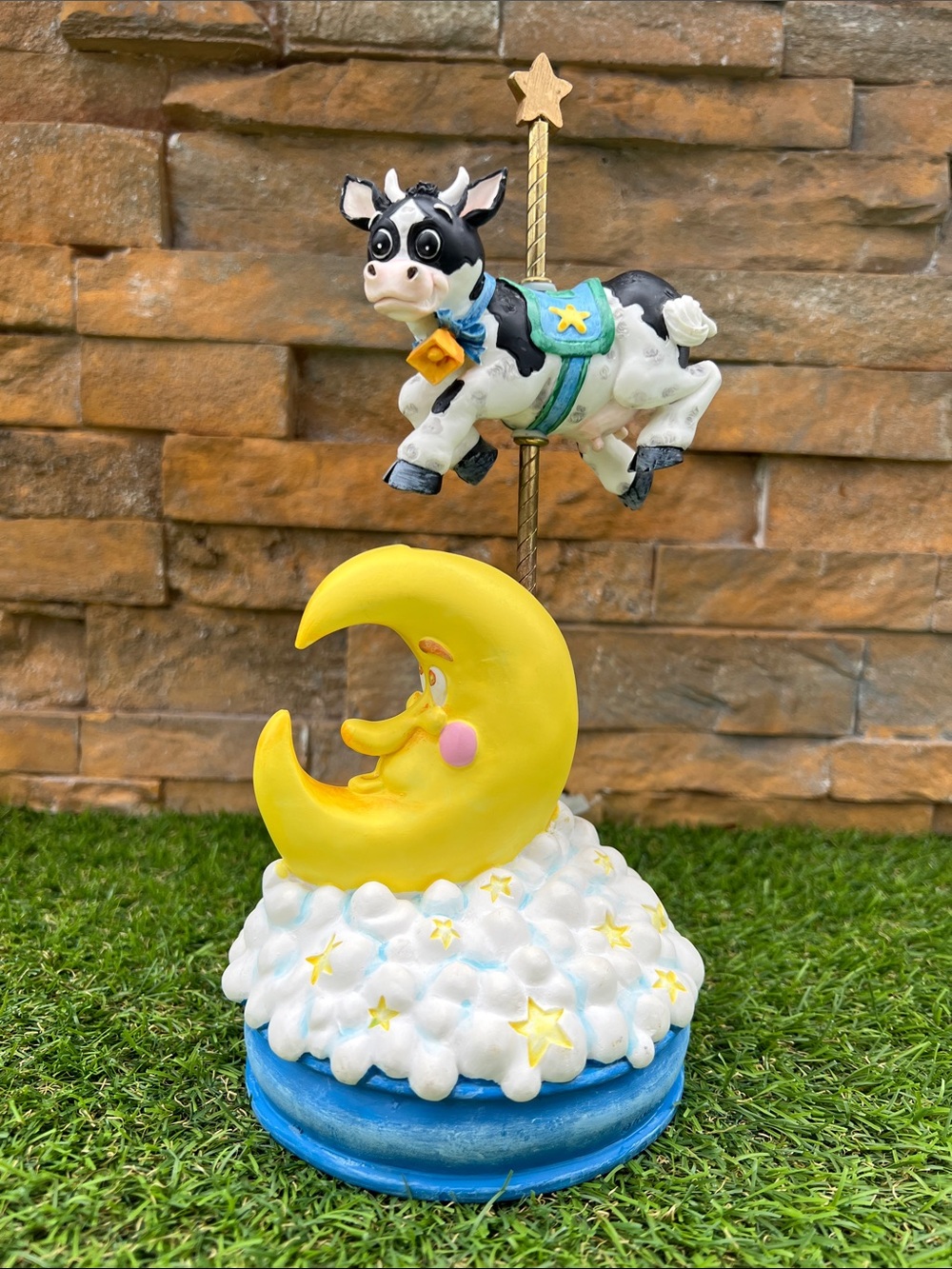 Nursery light up wind up musical 🎶 cow jumping over the moon!! Moves! 10” tall